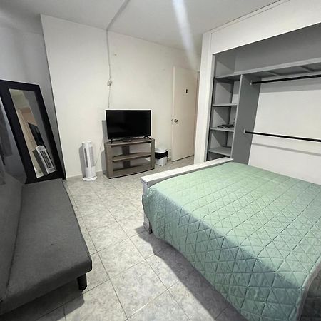 דירות לאון 8 Venator House Boutique מראה חיצוני תמונה