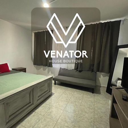 דירות לאון 8 Venator House Boutique מראה חיצוני תמונה